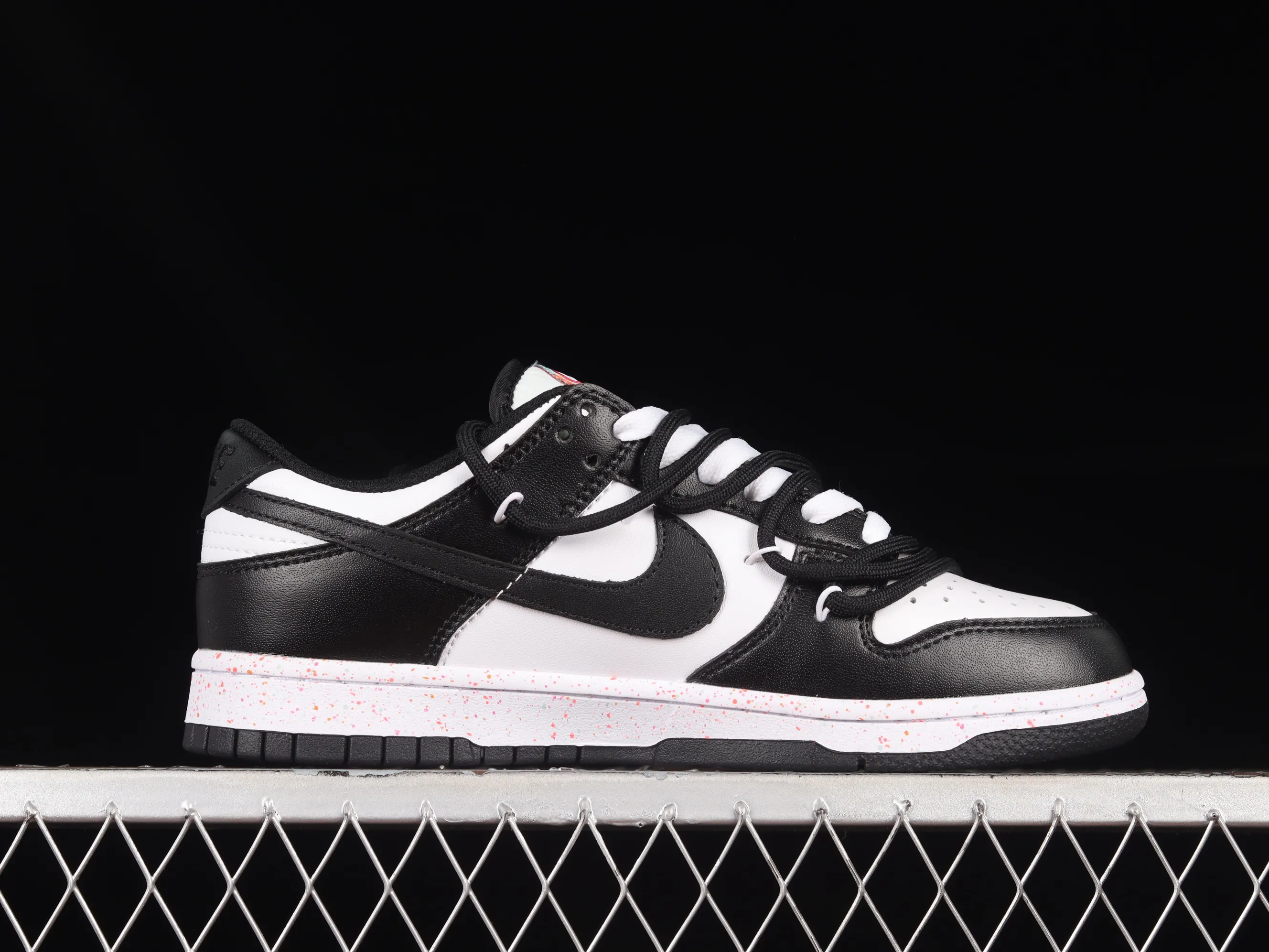 All Categories Nk SB Dunk Series Nk SB Dunk Low Low-top sneakers Nk Dunk Low "Multi Color" Vibrant three hooks Customized version of deconstructed strap casual sneakers FD4623-131